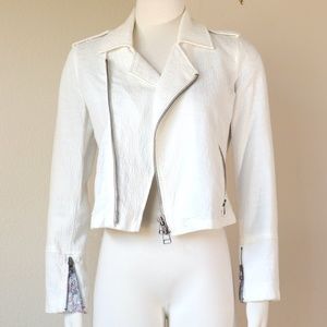 Cropped white jacket detailed w/brass zippers